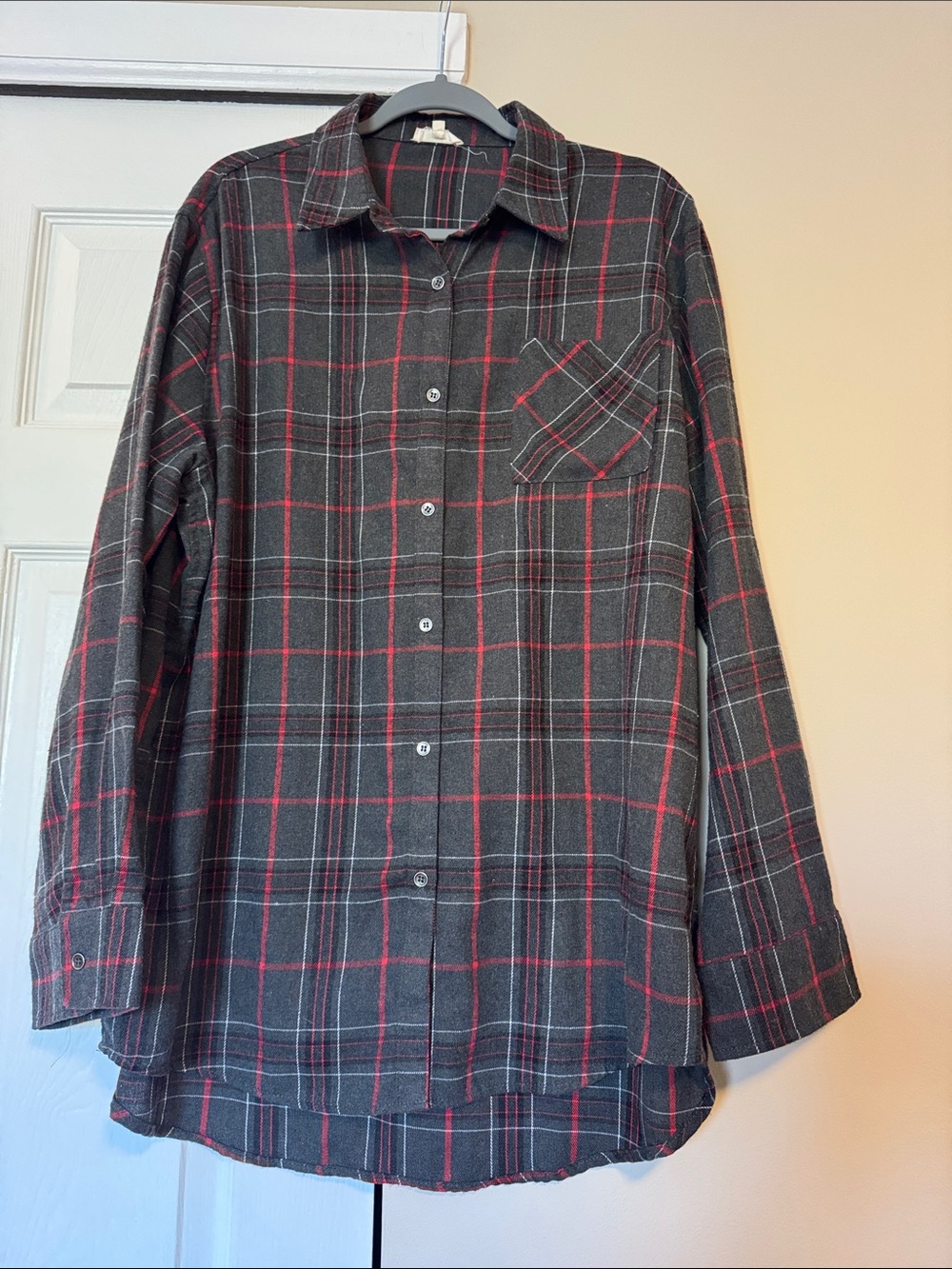 LA MIEL Black and Red Plaid Flannel Button-Down Shirt